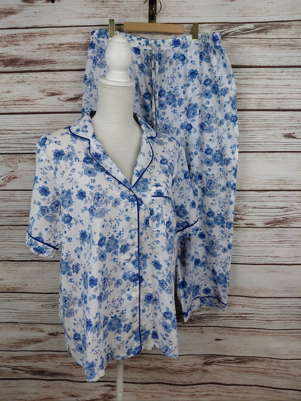 NWOT La Cera Womens XL White/Blue Floral 2pc Short Sleeve Pajamas Set